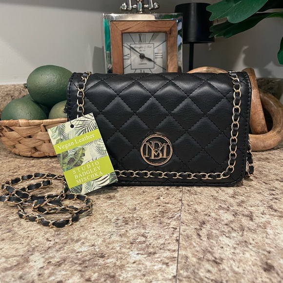 Badgley Mischka Handbags - Badgley Mischka Black Vegan Leather Crossbody nwt